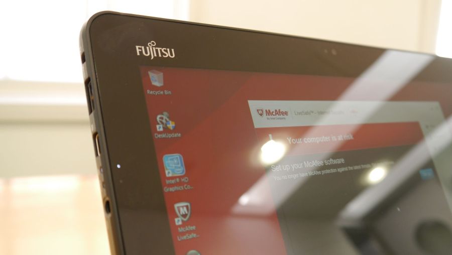 Fujitsu Stylistic R726 close-up