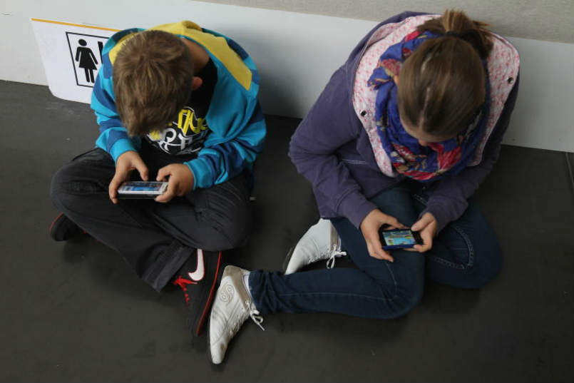 kids-using-mobile.jpg