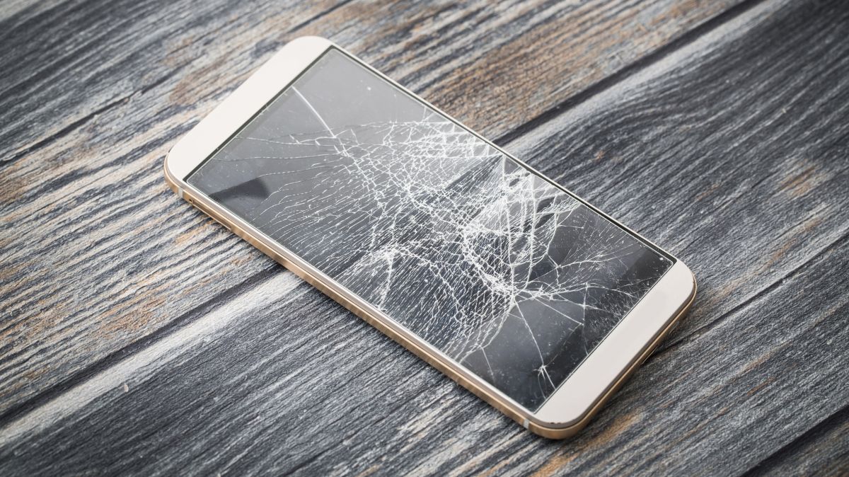 shattered_phone_screen_source_istock_credit_scyther5-470-75.jpg