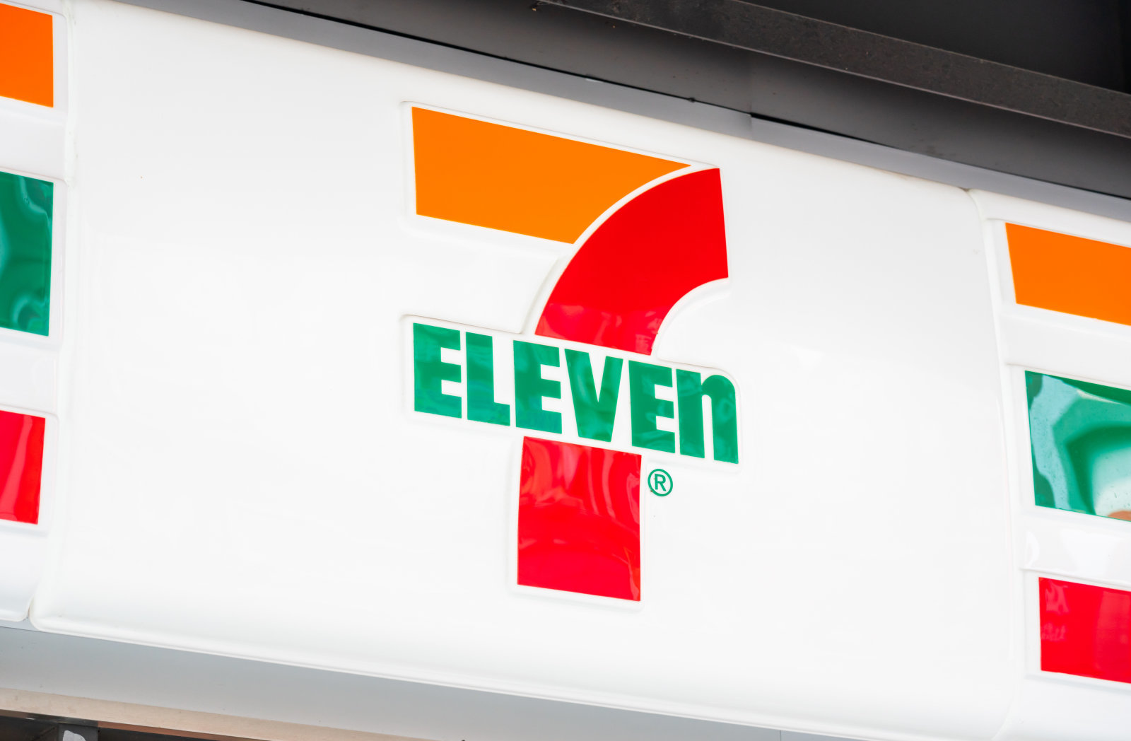 SHENZHEN, GUANGDONG, CHINA - 2019/10/05: Japanese-U.S. international convenience store chain 7-Eleven logo seen in Shenzhen. (Photo by Alex Tai/SOPA Images/LightRocket via Getty Images)