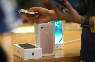 Man Changes Name to iPhone 7 to Get the Latest Apple Smartphone for Free