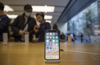 Apple clamps down on calling apps in China to obey local laws