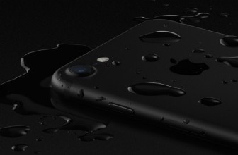 Apple iPhone 7 waterproof tests pit it against fizzy drinks, hot coffee, and the ocean