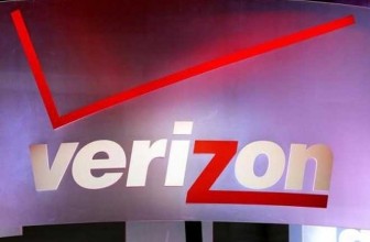 Verizon turns to former Yahoo bankers for bid: Sources