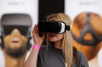 Oculus Rift headset delays flatten virtual-reality fan fervor